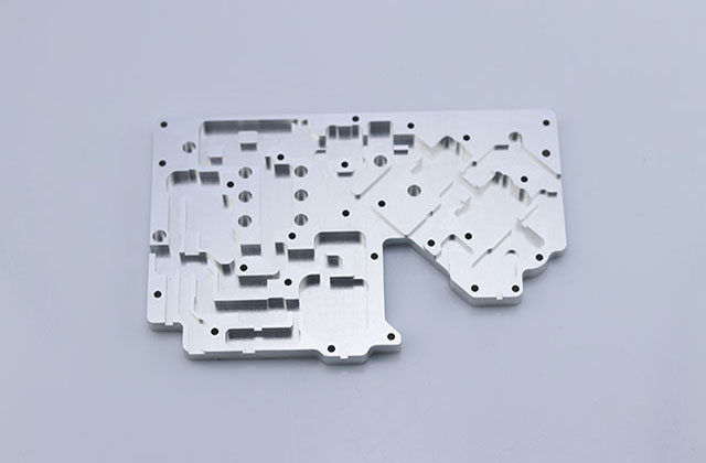 淺談一下CNC加工如何實現(xiàn)嚴格CNC加工通訊零件的公差問題？