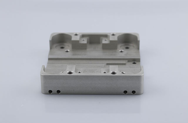 CNC通訊零件加工中不同導(dǎo)軌的優(yōu)勢 CNC通訊零件加工中不同導(dǎo)軌的優(yōu)勢