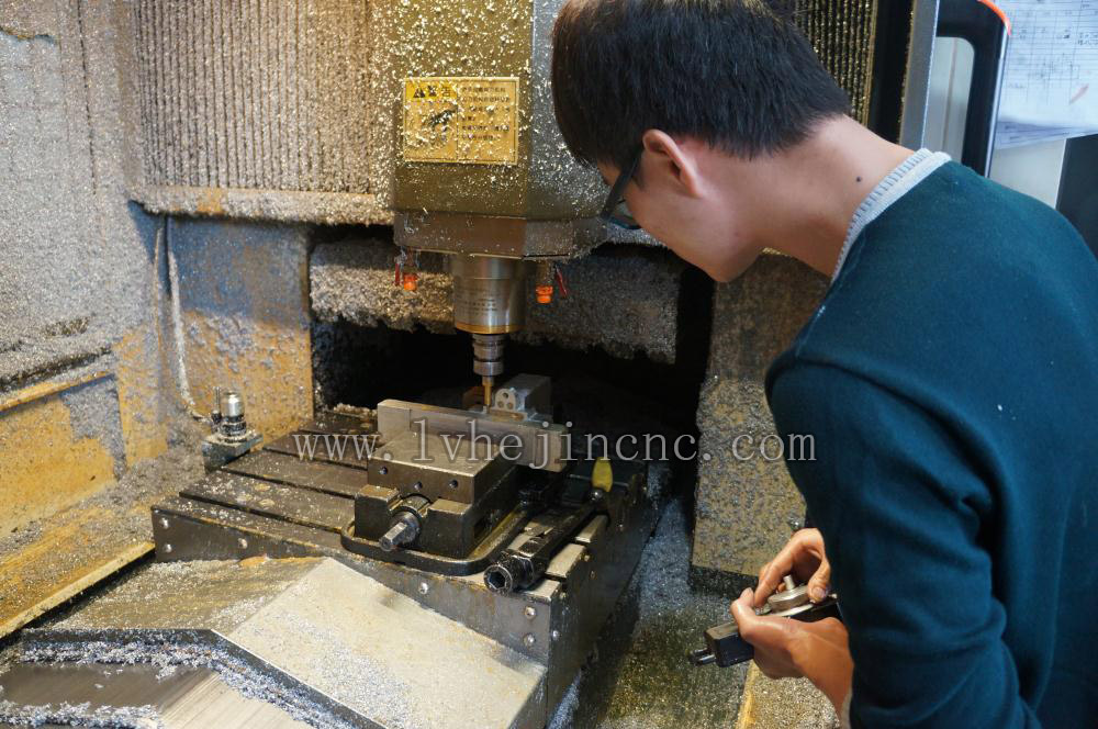 員工調(diào)機(jī)中1 員工調(diào)機(jī)中1